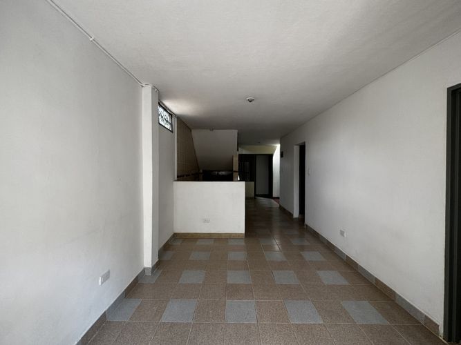 Casa de 8 alcobas en venta en Las Delicias, Cali, 230 m² · foto 2 de 13