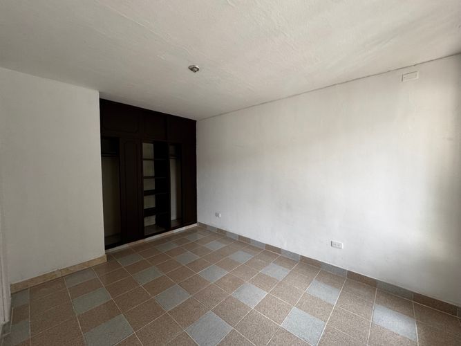 Casa de 8 alcobas en venta en Las Delicias, Cali, 230 m² · foto 3 de 13