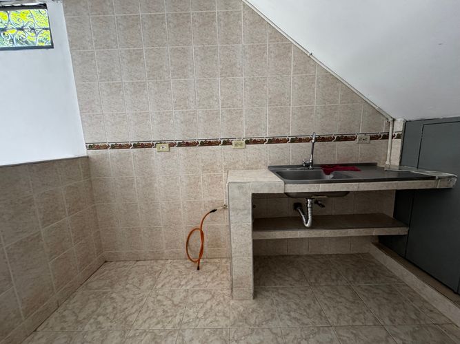 Casa de 8 alcobas en venta en Las Delicias, Cali, 230 m² · foto 5 de 13