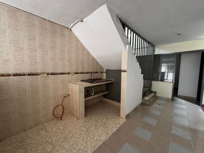 Casa de 8 alcobas en venta en Las Delicias, Cali, 230 m² · foto 6 de 13