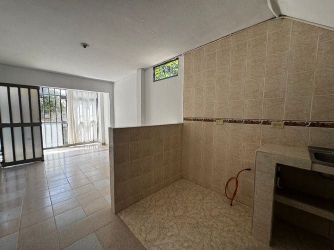 Casa de 8 alcobas en venta en Las Delicias, Cali, 230 m² · foto 7 de 13