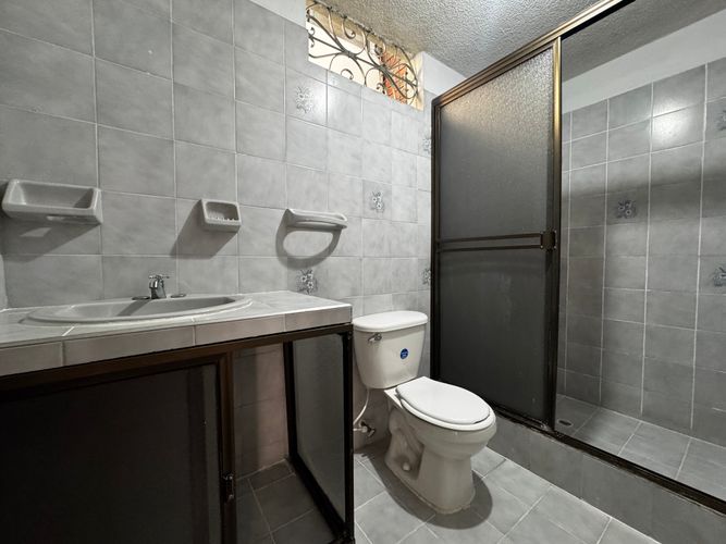 Casa de 8 alcobas en venta en Las Delicias, Cali, 230 m² · foto 8 de 13