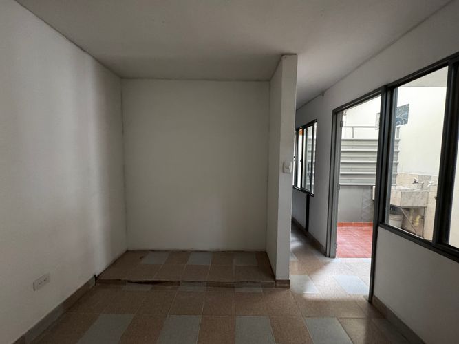 Casa de 8 alcobas en venta en Las Delicias, Cali, 230 m² · foto 10 de 13