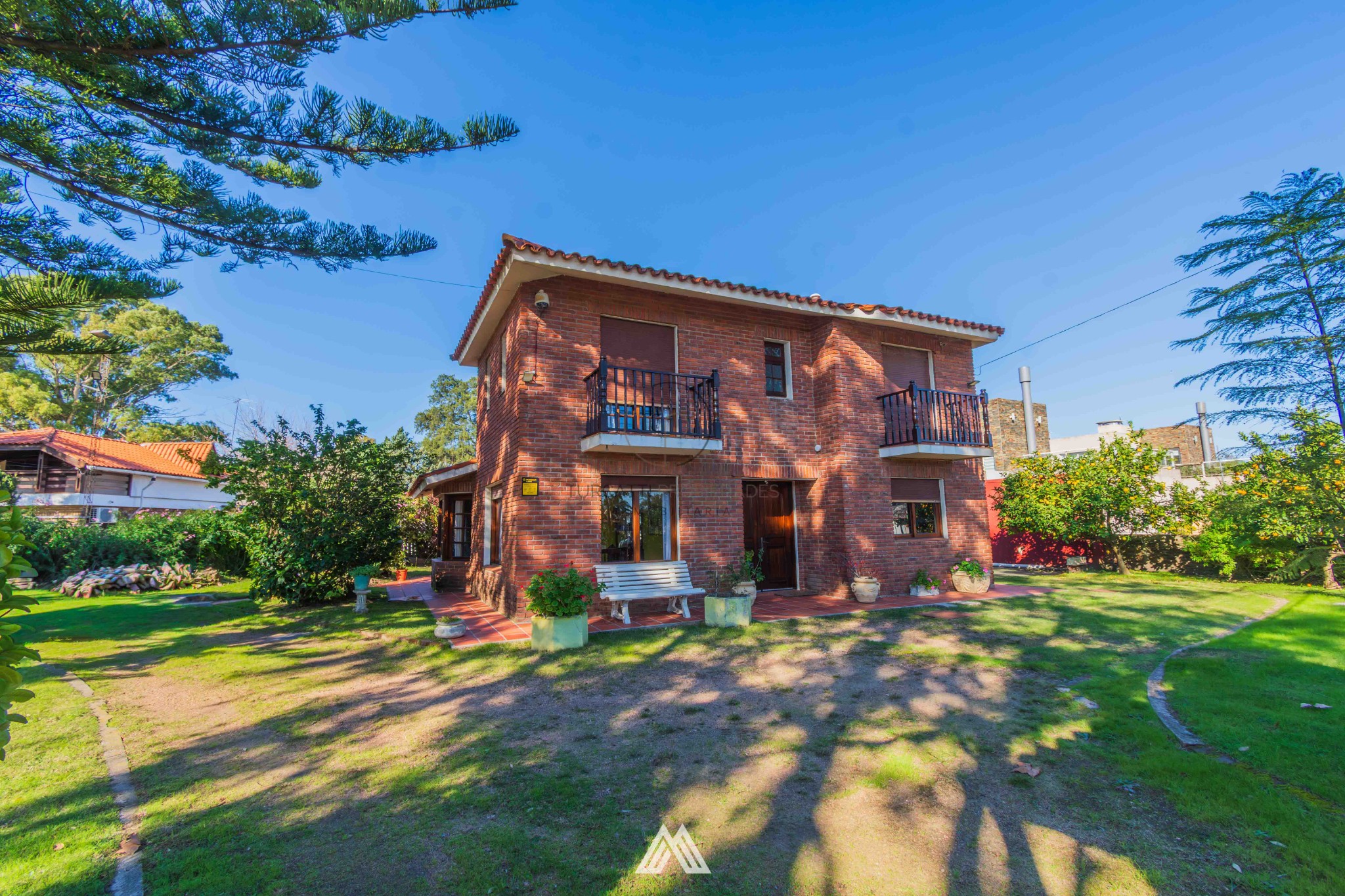 Casa Venta Lagomar Sur 805 m² de terreno esquina 4 dormitorios Construcción tradicional - foto 2