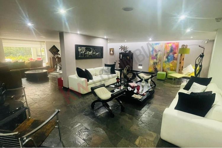 Casa de 5 alcobas en venta en La Calleja, Bogotá, 845 m² · foto 2 de 18