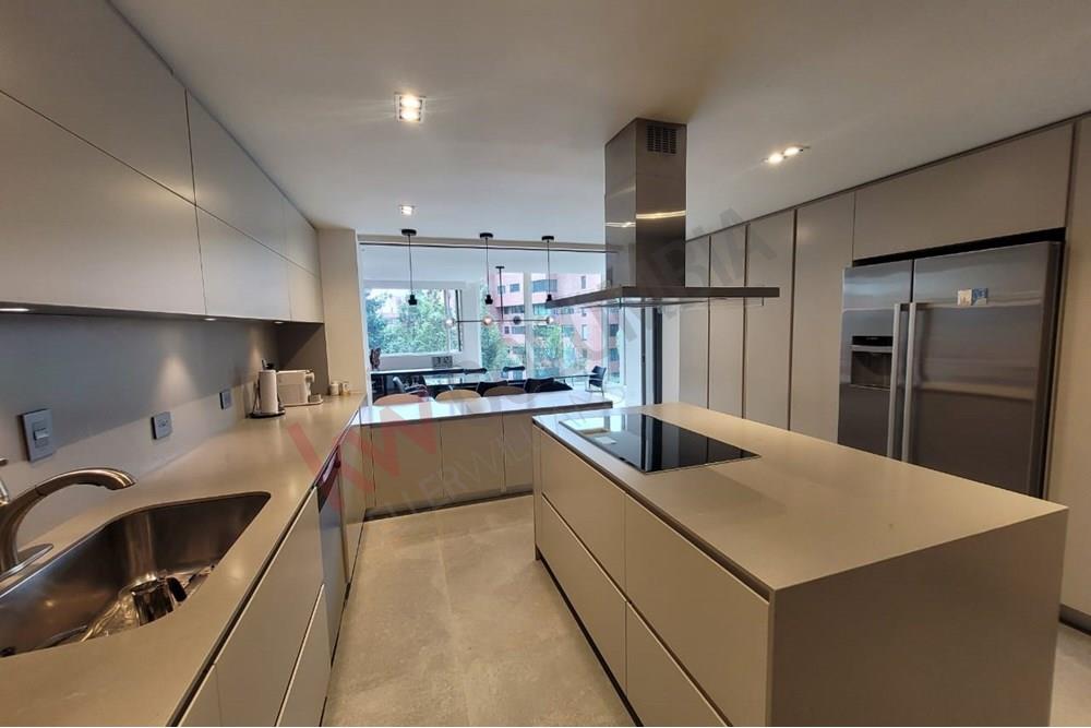 Apartamento en venta en Los Rosales, Bogotá · foto 8 de 23