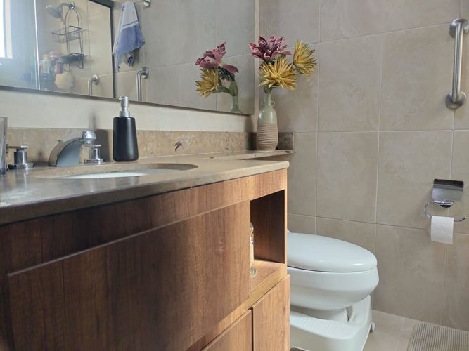 Apartamento de 3 alcobas en arriendo en El Poblado, Medellín, 124 m² · foto 13 de 14