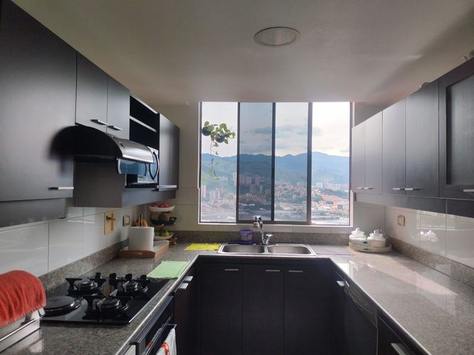 Apartamento de 3 alcobas en arriendo en El Poblado, Medellín, 124 m² · foto 5 de 14