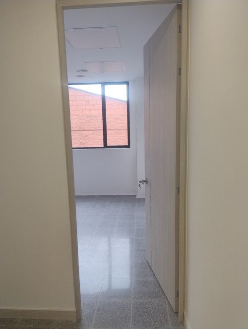 Consultorio en arriendo en Cuarta Brigada, Medellín, 30 m² · foto 9 de 13