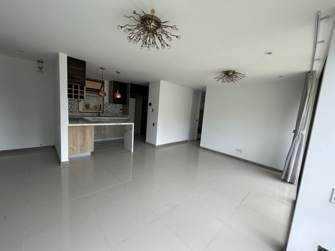 Apartamento de 3 alcobas en arriendo en Altos Del Poblado, Medellín, 90 m² · foto 2 de 17