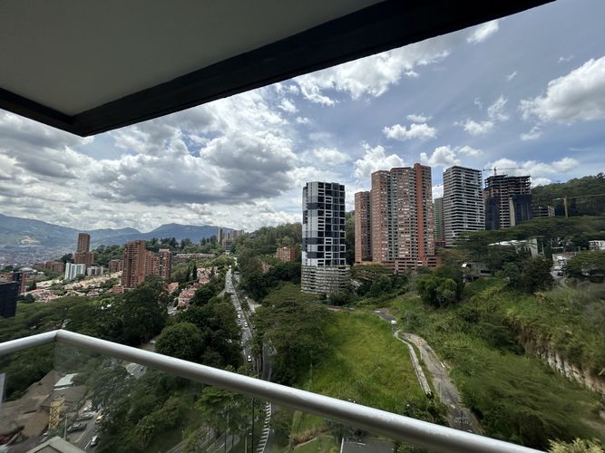 Apartamento de 3 alcobas en arriendo en Altos Del Poblado, Medellín, 90 m² · foto 6 de 17
