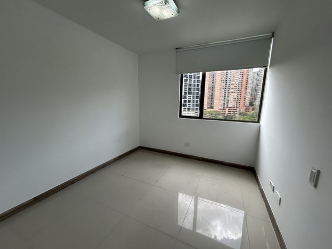 Apartamento de 3 alcobas en arriendo en Altos Del Poblado, Medellín, 90 m² · foto 11 de 17