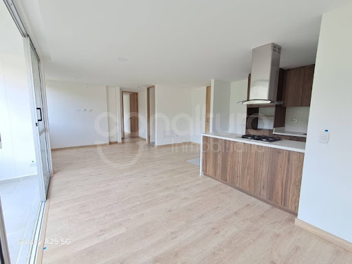 Apartamento en arriendo en Loma De San Jose, Sabaneta · foto 2 de 13