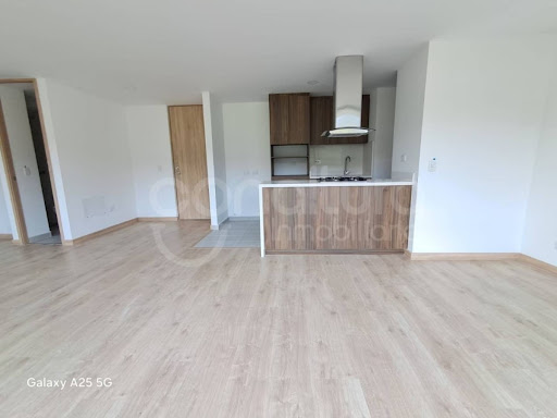 Apartamento en arriendo en Loma De San Jose, Sabaneta · foto 3 de 13