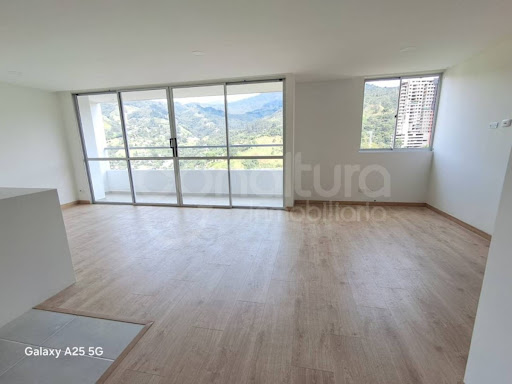 Apartamento en arriendo en Loma De San Jose, Sabaneta · foto 4 de 13