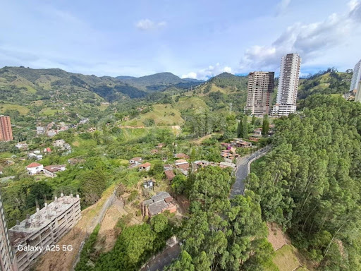 Apartamento en arriendo en Loma De San Jose, Sabaneta · foto 12 de 13