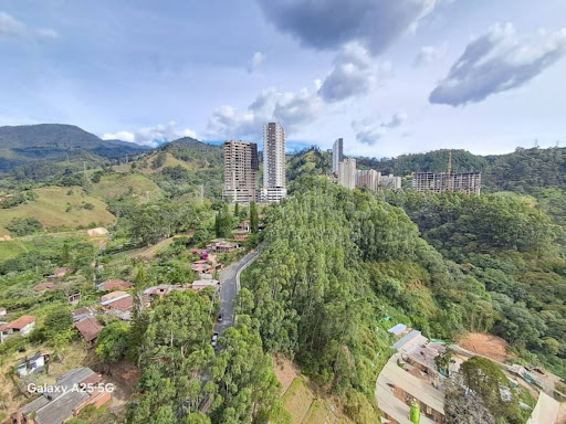 Apartamento en arriendo en Loma De San Jose, Sabaneta · foto 13 de 13