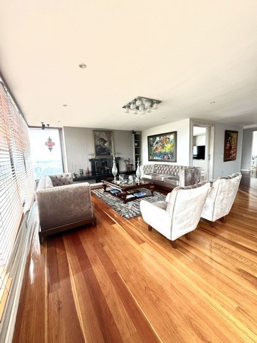 Apartamento de 3 alcobas en arriendo en Santa Barbara, Bogotá, 294 m² · foto 3 de 24