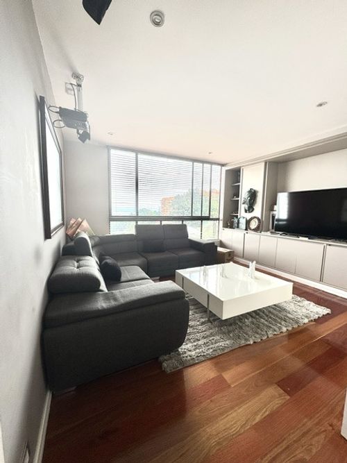 Apartamento de 3 alcobas en arriendo en Santa Barbara, Bogotá, 294 m² · foto 6 de 24
