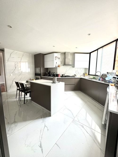 Apartamento de 3 alcobas en arriendo en Santa Barbara, Bogotá, 294 m² · foto 7 de 24