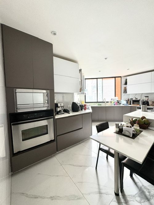Apartamento de 3 alcobas en arriendo en Santa Barbara, Bogotá, 294 m² · foto 8 de 24