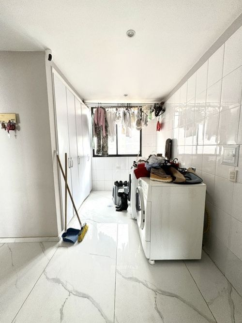 Apartamento de 3 alcobas en arriendo en Santa Barbara, Bogotá, 294 m² · foto 10 de 24