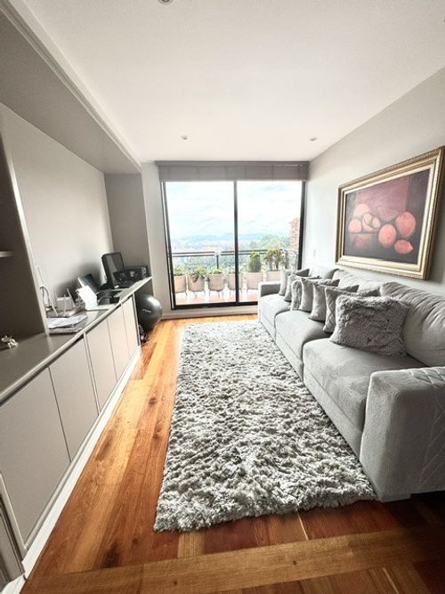 Apartamento de 3 alcobas en arriendo en Santa Barbara, Bogotá, 294 m² · foto 13 de 24