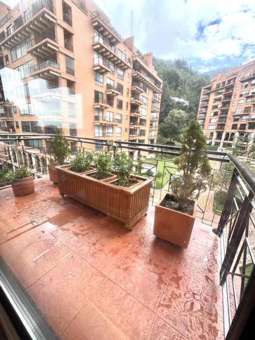 Apartamento de 3 alcobas en arriendo en Santa Barbara, Bogotá, 294 m² · foto 23 de 24