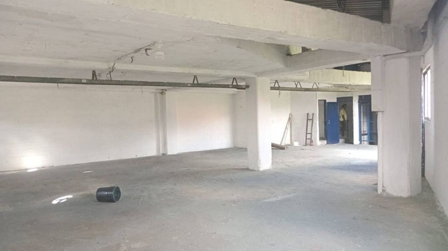 Bodega en arriendo en Laureles, Medellín, 150 m² · foto 2 de 7