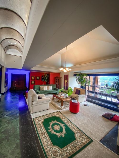 Apartamento en venta en El Poblado, Medellín · foto 2 de 18