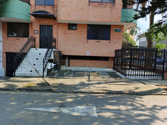 Apartamento de 11 alcobas en venta en Ciudad Capri, Cali, 281 m² · foto 3 de 5