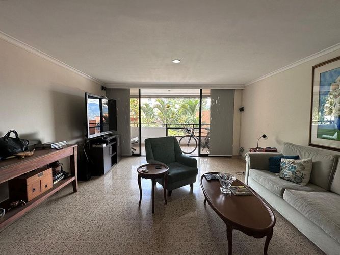 Apartamento de 3 alcobas en arriendo en San Lucas, Medellín, 145 m² · foto 2 de 17