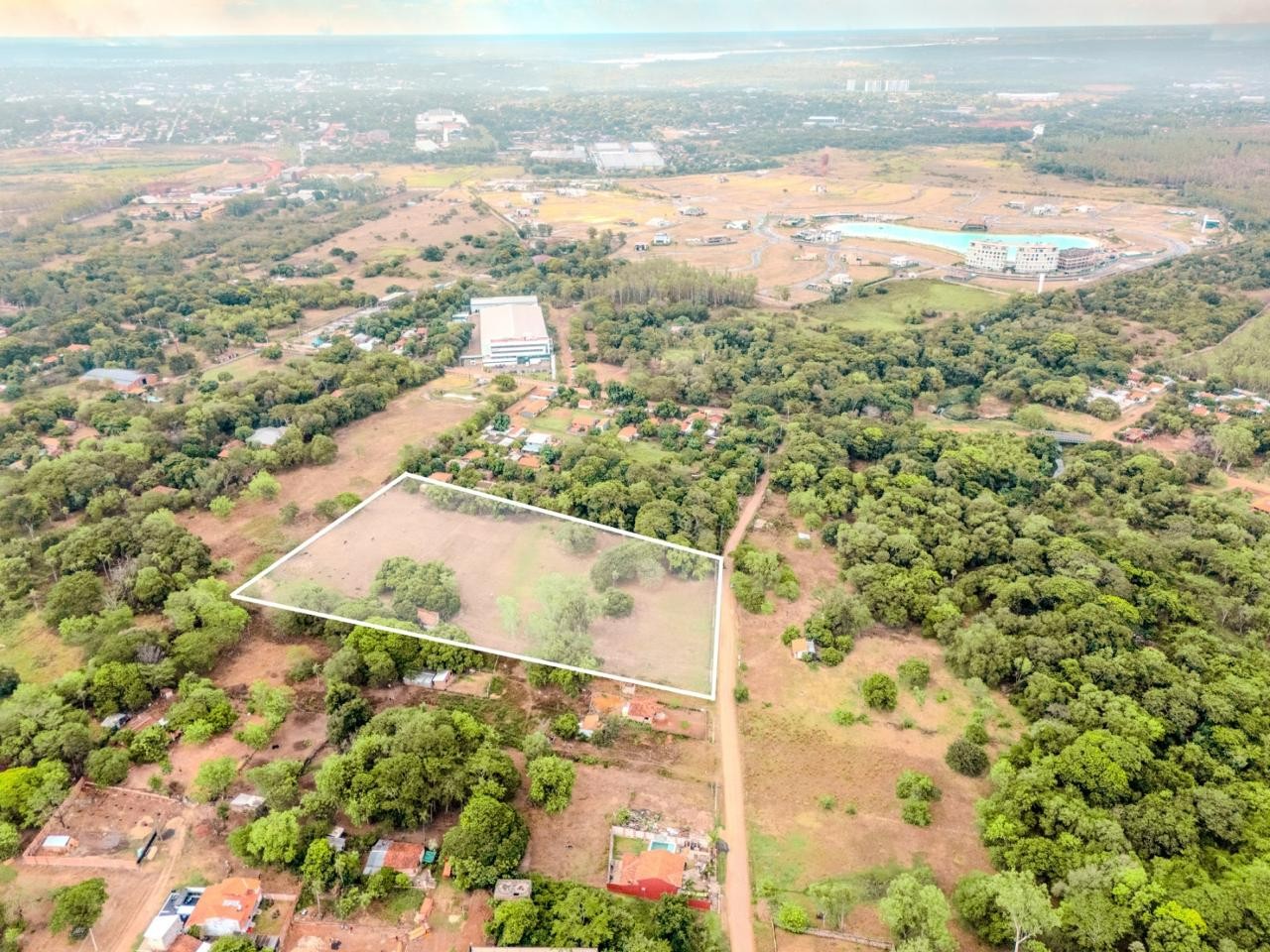 En venta 18.129 m2 de terreno - Zona Aqua Terra. Luque. - foto 2