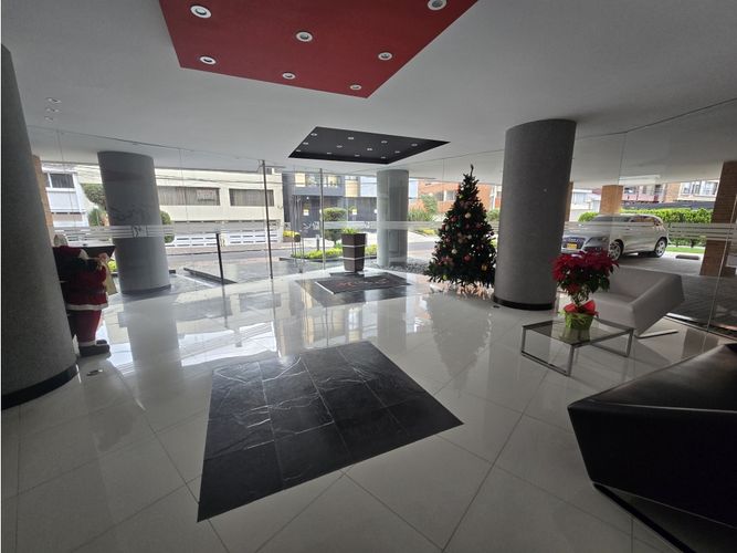 Apartamento de 3 alcobas en venta en Santa Paula, Bogotá, 246 m² · foto 2 de 24