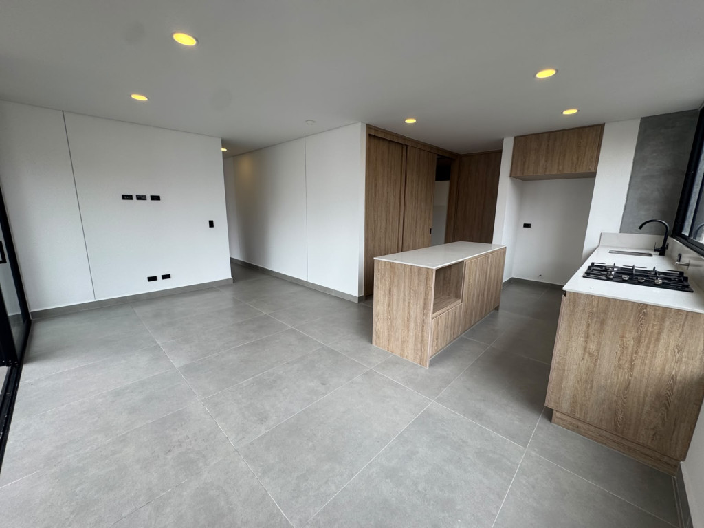 Apartamento en arriendo en Castropol, Medellín · foto 3 de 14