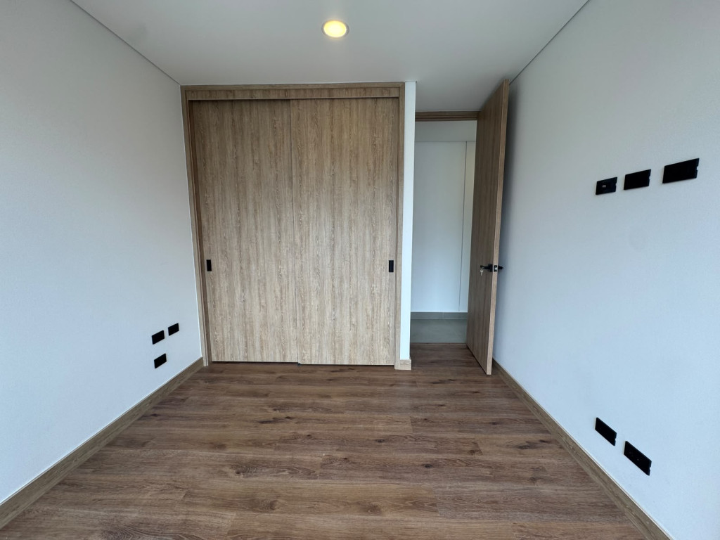 Apartamento en arriendo en Castropol, Medellín · foto 10 de 14