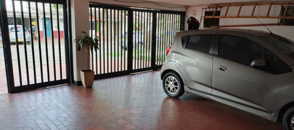 Casa de 7 alcobas en venta en Tequendama, Cali, 380 m² · foto 3 de 12