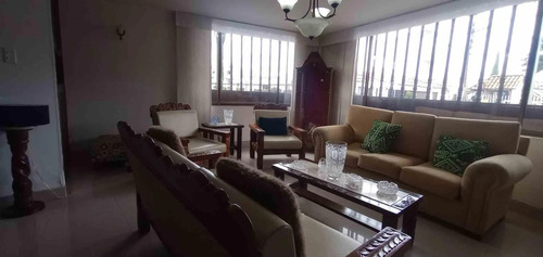 Casa en venta en Santa Barbara, Bogotá · foto 2 de 12