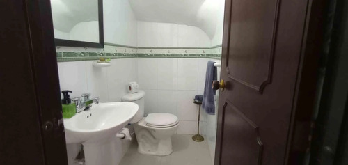 Casa en venta en Santa Barbara, Bogotá · foto 9 de 12