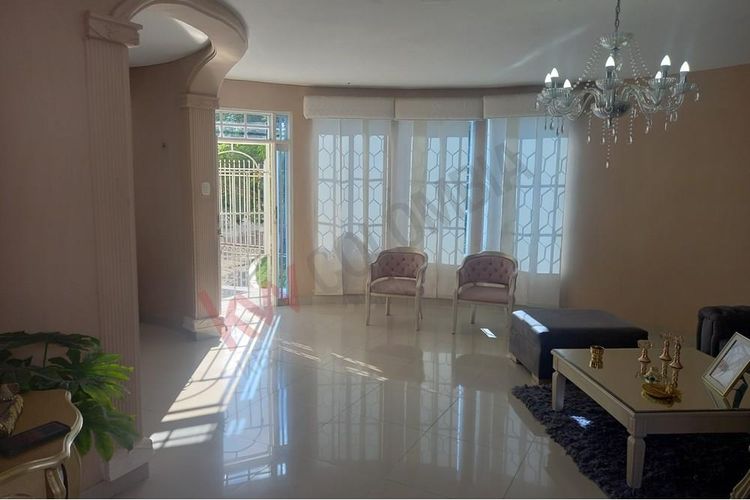 Casa de 4 alcobas en venta en Ciudad Jardin, Barranquilla, 199 m² · foto 2 de 24