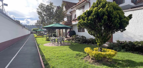 Casa en venta en San Jose De Bavaria, Bogotá · foto 2 de 12