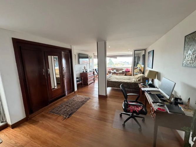 Apartamento de 3 alcobas en venta en Chico, Bogotá, 176 m² · foto 2 de 12