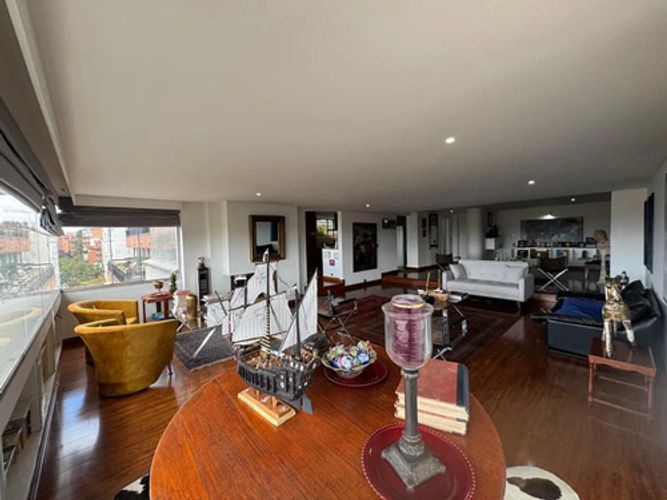 Apartamento de 3 alcobas en venta en Chico, Bogotá, 176 m² · foto 4 de 12