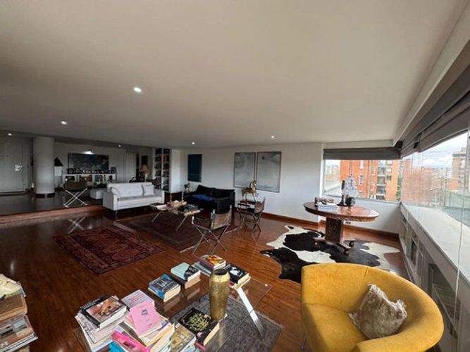 Apartamento de 3 alcobas en venta en Chico, Bogotá, 176 m² · foto 5 de 12