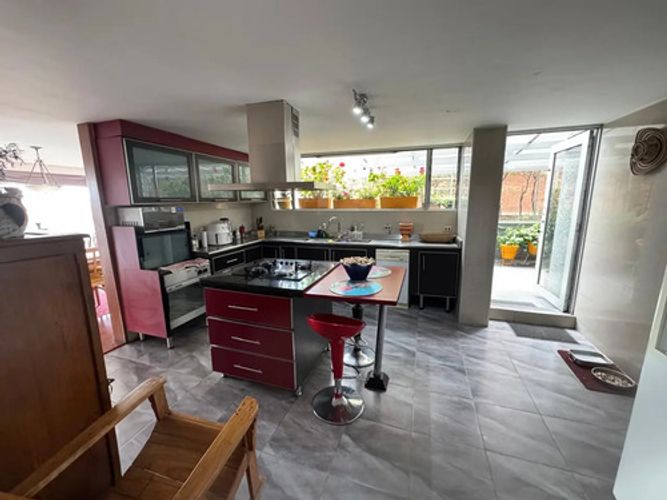 Apartamento de 3 alcobas en venta en Chico, Bogotá, 176 m² · foto 10 de 12