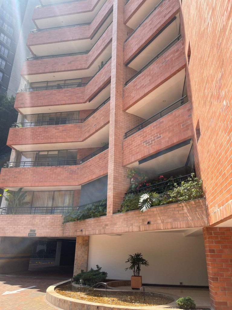 Apartamento en arriendo en El Poblado, Medellín · foto 2 de 24