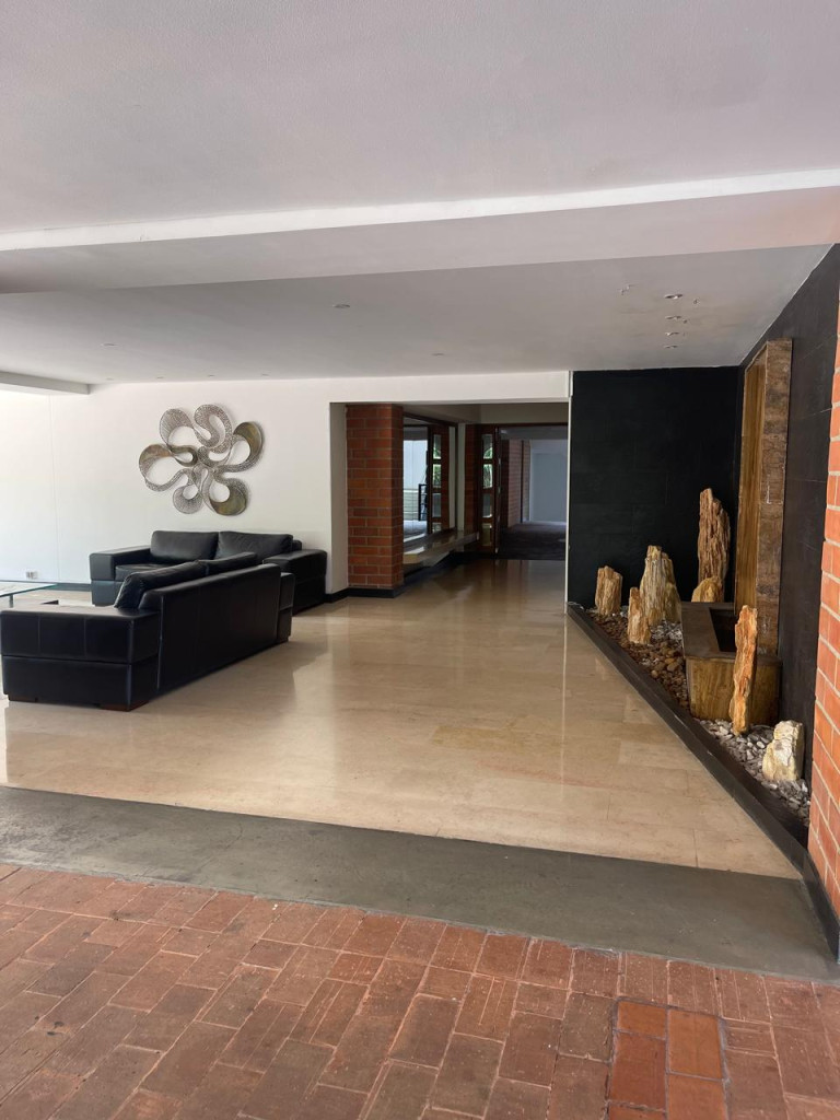 Apartamento en arriendo en El Poblado, Medellín · foto 3 de 24