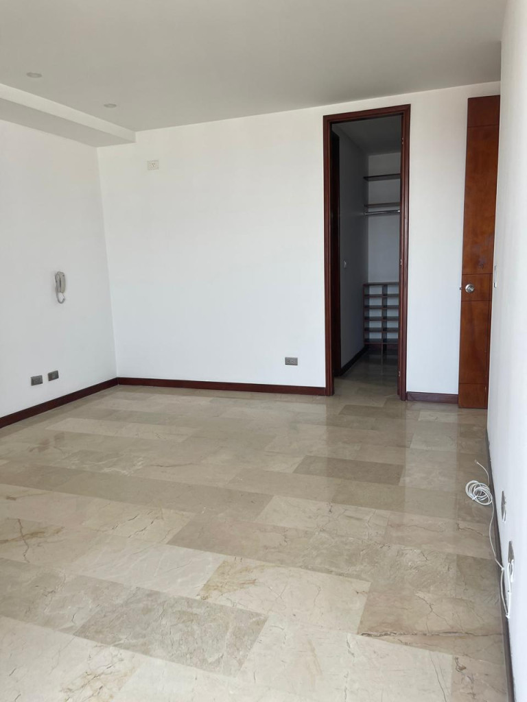 Apartamento en arriendo en El Poblado, Medellín · foto 6 de 24