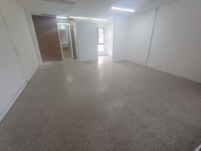 Oficina en arriendo en Suramericana, Medellín, 32 m² · foto 2 de 6
