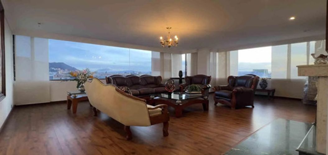 Apartamento de 3 alcobas en venta en Santa Barbara, Bogotá, 361 m² · foto 2 de 12